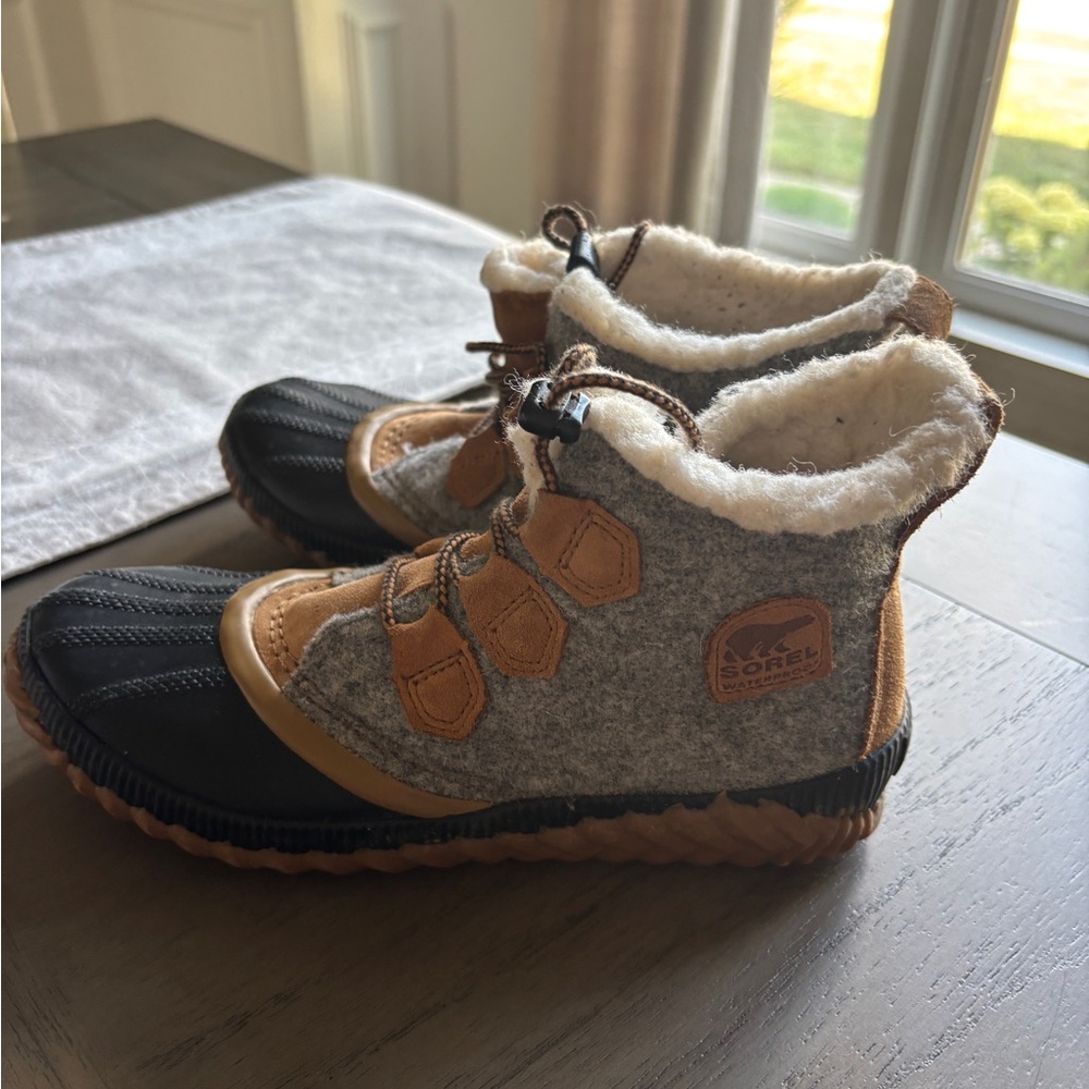 Sorel Kids' out and about boots